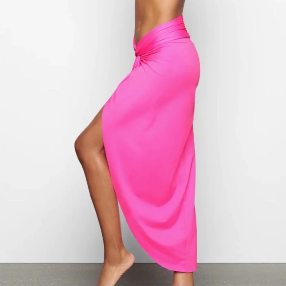 SKIMS chic fuchsia